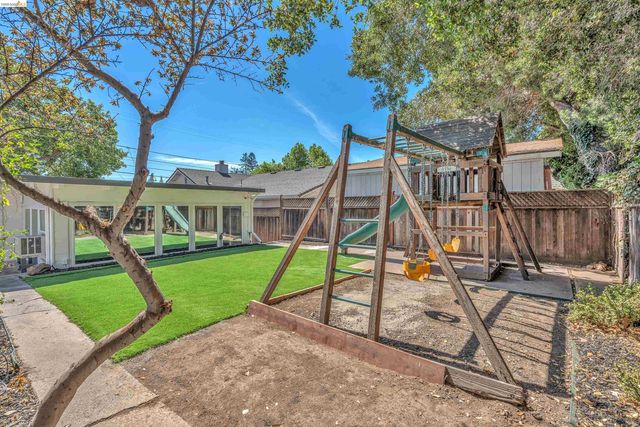 4352 Gem Ave, Castro Valley, CA 94546