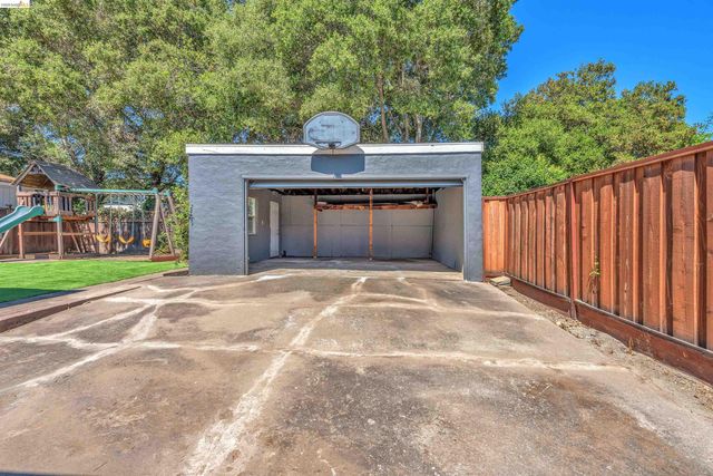 4352 Gem Ave, Castro Valley, CA 94546