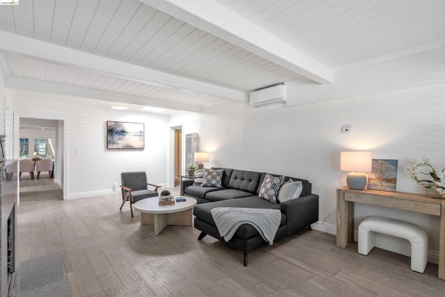 4352 Gem Ave, Castro Valley, CA 94546