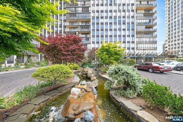 300 Winston Drive C0214, Cliffside Park, NJ 07010