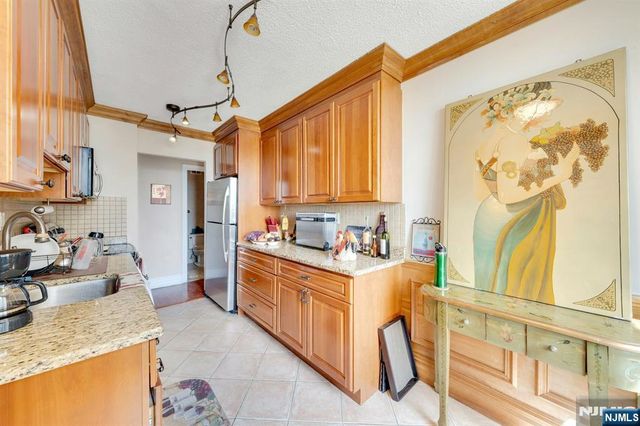 300 Winston Drive C0214, Cliffside Park, NJ 07010