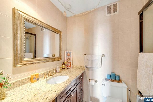 300 Winston Drive C0214, Cliffside Park, NJ 07010