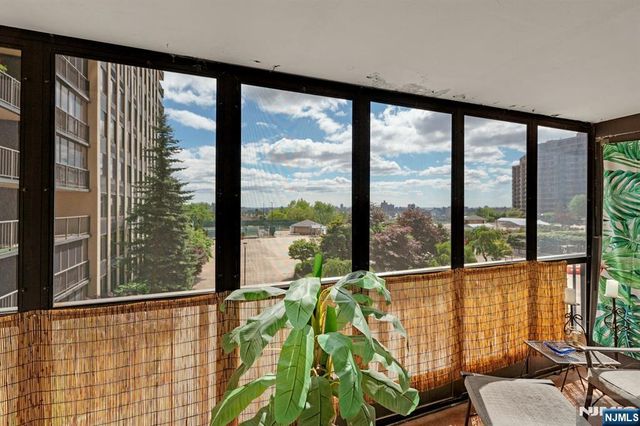 300 Winston Drive C0214, Cliffside Park, NJ 07010