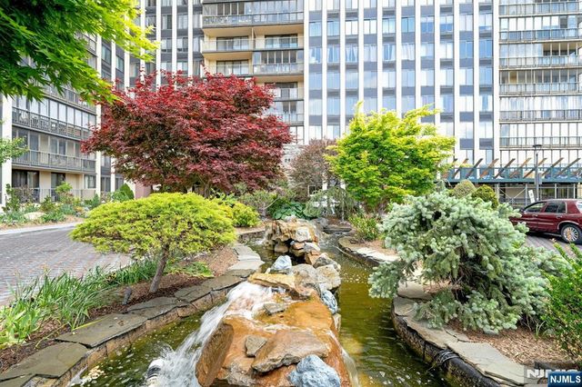 300 Winston Drive C0214, Cliffside Park, NJ 07010
