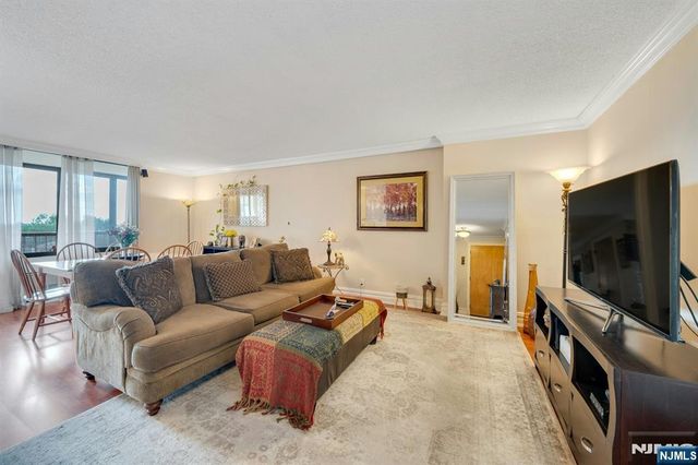 300 Winston Drive C0214, Cliffside Park, NJ 07010