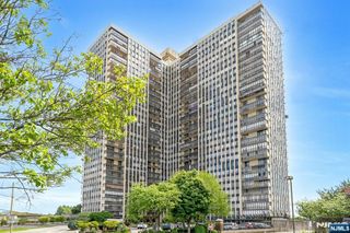 300 Winston Drive C0214, Cliffside Park, NJ 07010