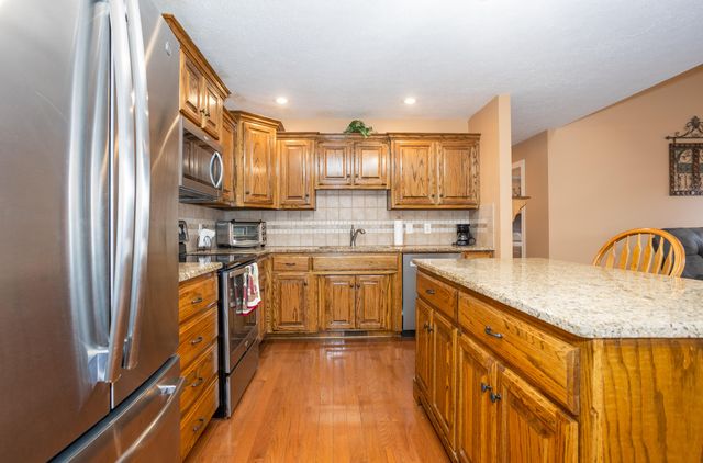 2625 E Kentwood Street, Republic, MO 65738