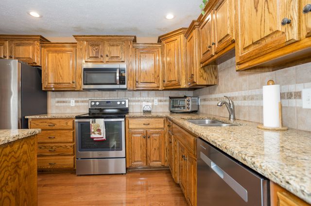 2625 E Kentwood Street, Republic, MO 65738