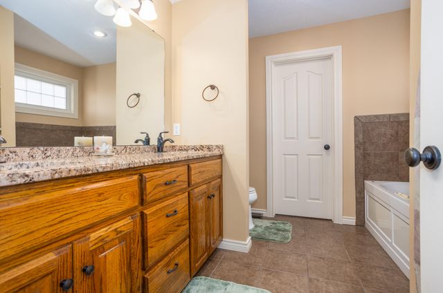 2625 E Kentwood Street, Republic, MO 65738