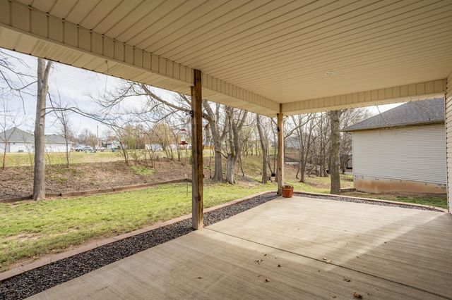 2625 E Kentwood Street, Republic, MO 65738