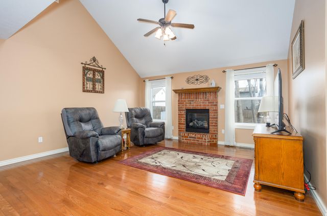 2625 E Kentwood Street, Republic, MO 65738