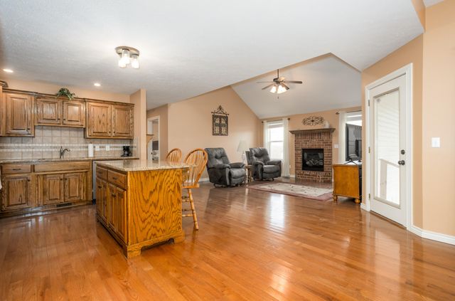 2625 E Kentwood Street, Republic, MO 65738