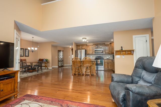 2625 E Kentwood Street, Republic, MO 65738