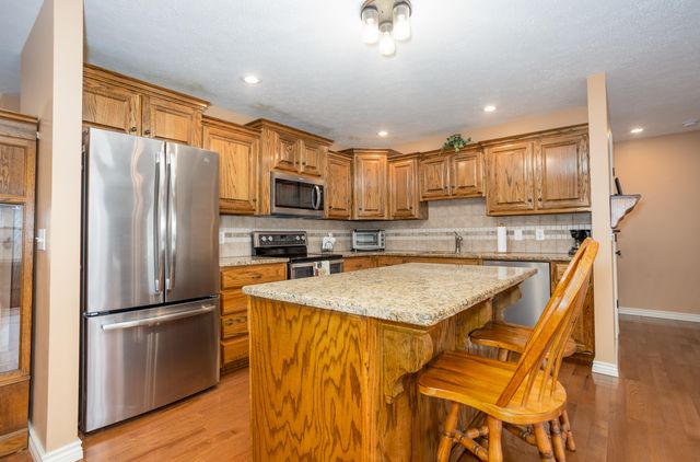 2625 E Kentwood Street, Republic, MO 65738