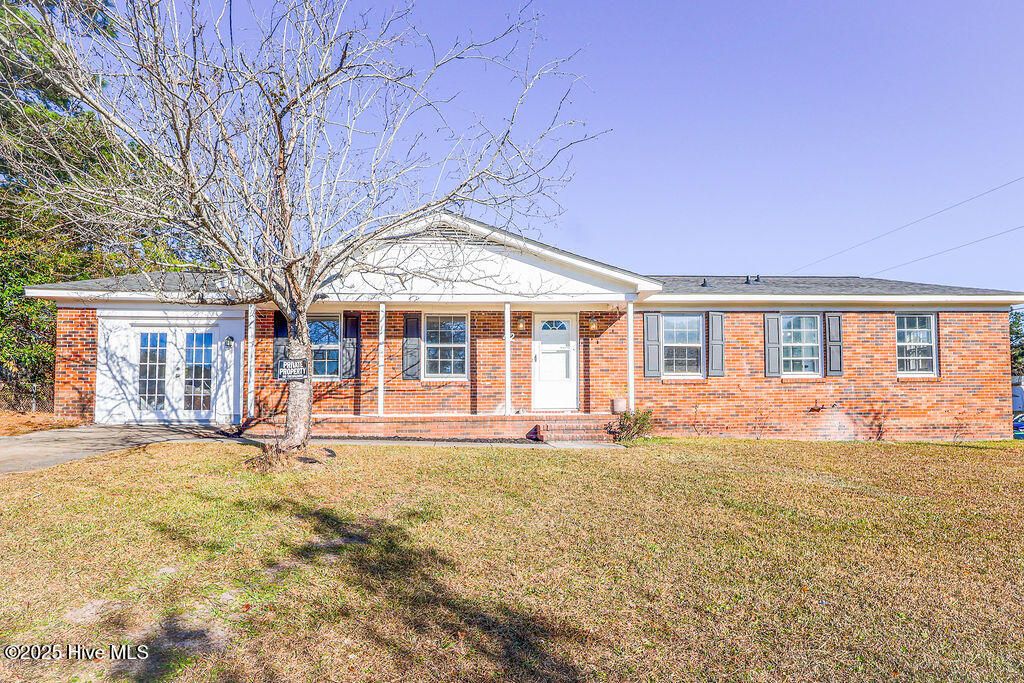42 Heritage Drive, Jacksonville, NC 28540