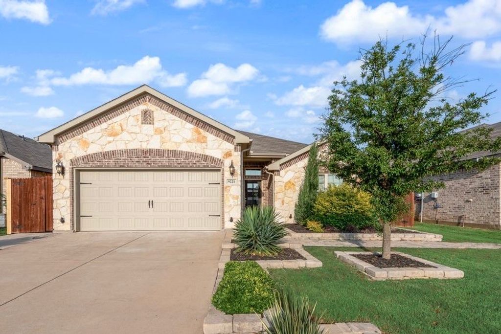 9221 Poynter Street, Fort Worth, TX 76123