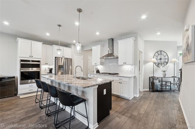 765 Hummingbird Drive, Rochester Hills, MI 48307