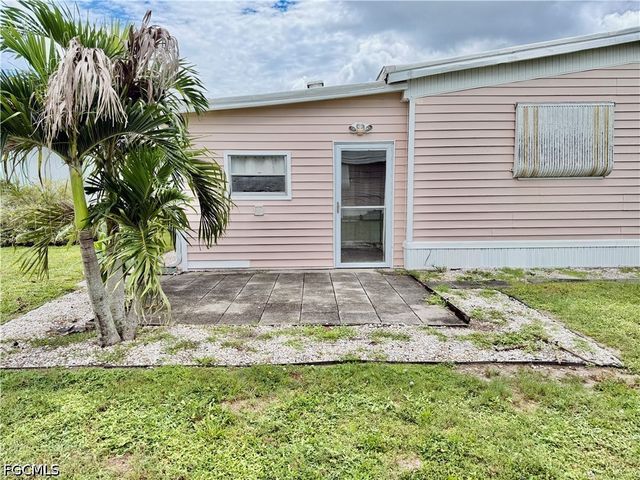 206 Brandywine LN, North Fort Myers, FL 33917