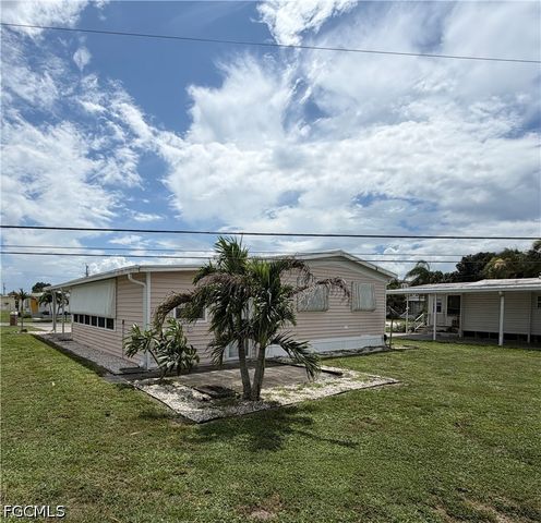 206 Brandywine LN, North Fort Myers, FL 33917
