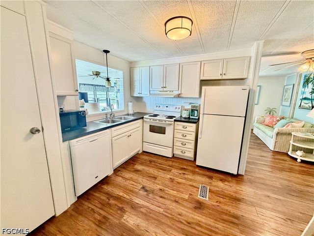 206 Brandywine LN, North Fort Myers, FL 33917
