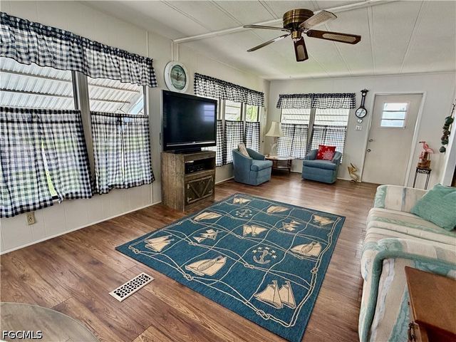 206 Brandywine LN, North Fort Myers, FL 33917