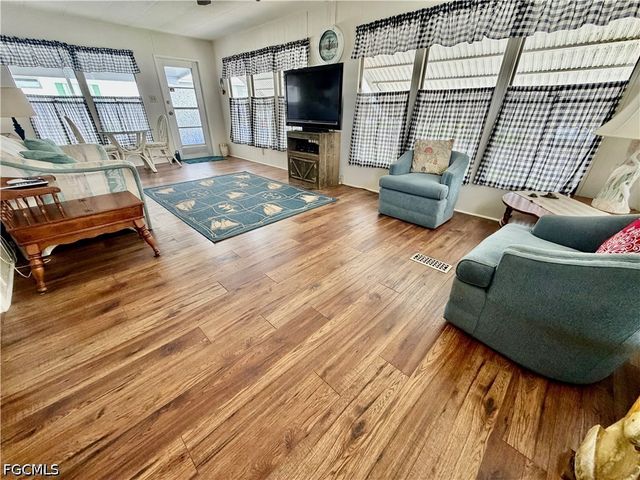 206 Brandywine LN, North Fort Myers, FL 33917
