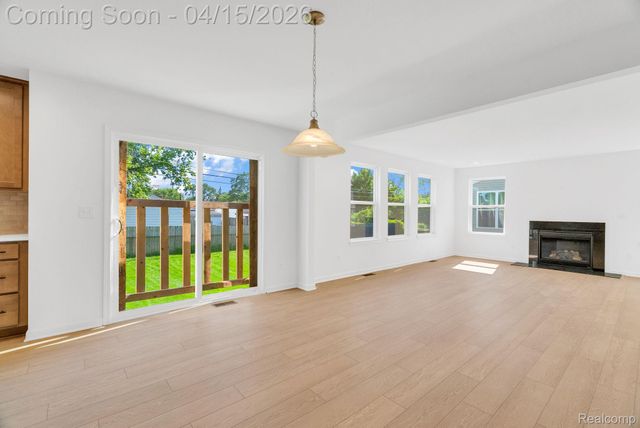 36293 Monroe, Westland, MI 48186