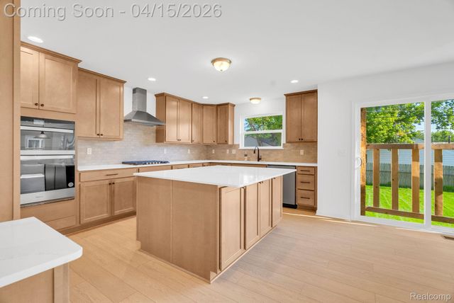 36293 Monroe, Westland, MI 48186