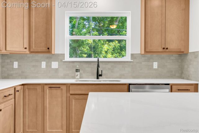 36293 Monroe, Westland, MI 48186