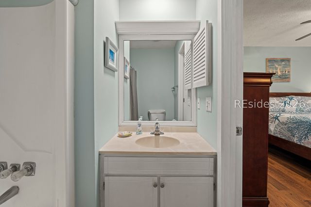 25 Deallyon Ave Apt 132, Hilton Head Island, SC 29928