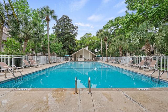 25 Deallyon Ave Apt 132, Hilton Head Island, SC 29928