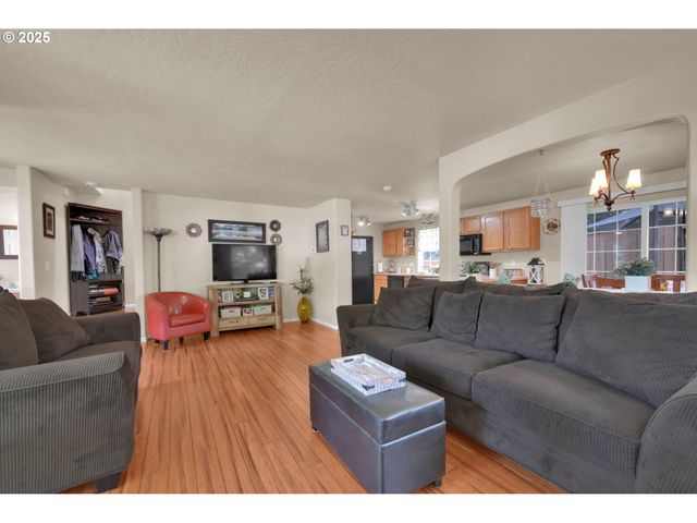 87973 SHERWOOD St, Veneta, OR 97487