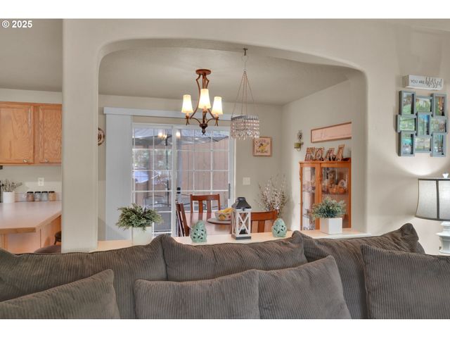 87973 SHERWOOD St, Veneta, OR 97487