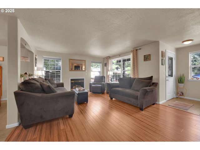 87973 SHERWOOD St, Veneta, OR 97487