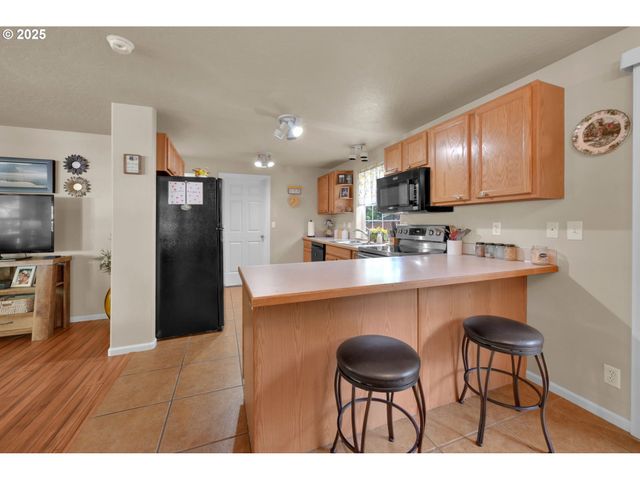 87973 SHERWOOD St, Veneta, OR 97487