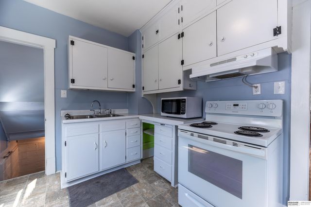 2302 N 64th Street, Omaha, NE 68104