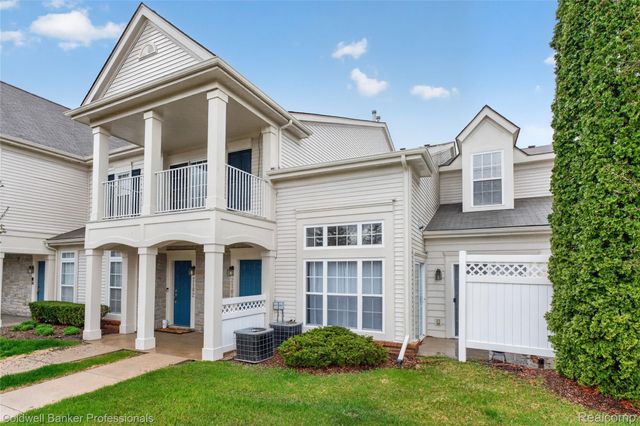 2104 Trailway Court, Commerce Charter Township, MI 48390