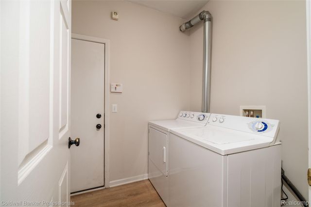 2104 Trailway Court, Commerce Charter Township, MI 48390