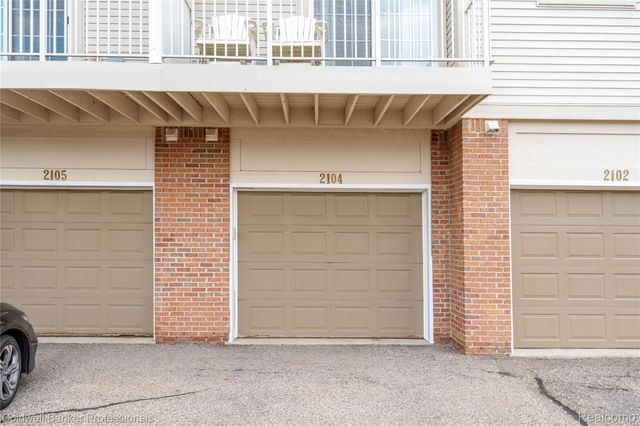 2104 Trailway Court, Commerce Charter Township, MI 48390