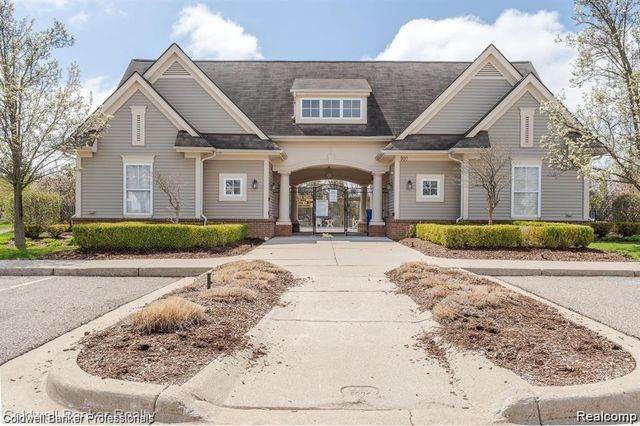 2104 Trailway Court, Commerce Charter Township, MI 48390