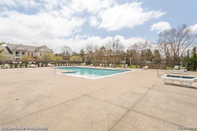 2104 Trailway Court, Commerce Charter Township, MI 48390
