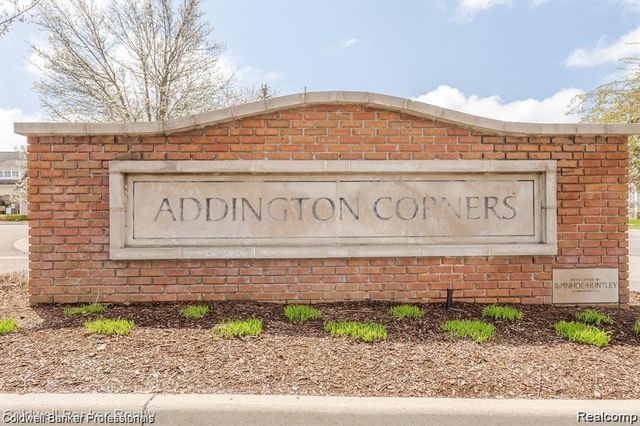 2104 Trailway Court, Commerce Charter Township, MI 48390