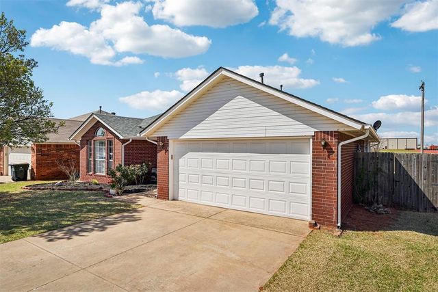1415 Cherokee Lane, Blanchard, OK 73010