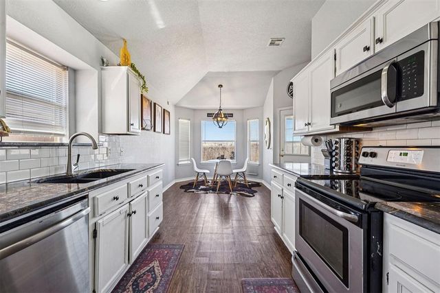 1415 Cherokee Lane, Blanchard, OK 73010