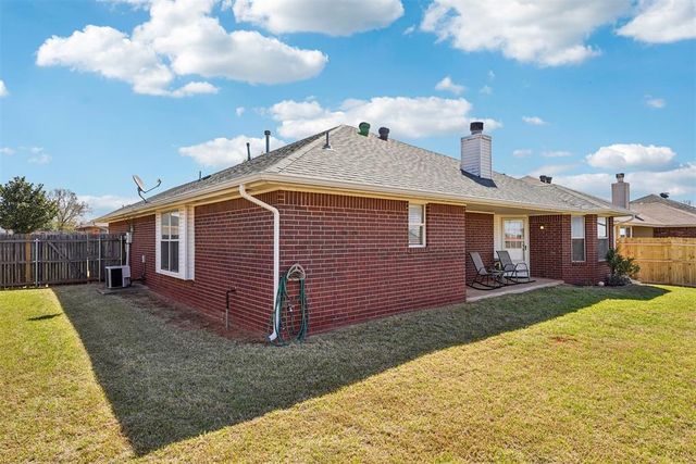 1415 Cherokee Lane, Blanchard, OK 73010