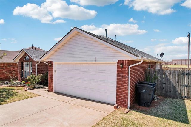 1415 Cherokee Lane, Blanchard, OK 73010