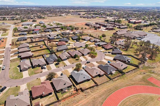 1415 Cherokee Lane, Blanchard, OK 73010