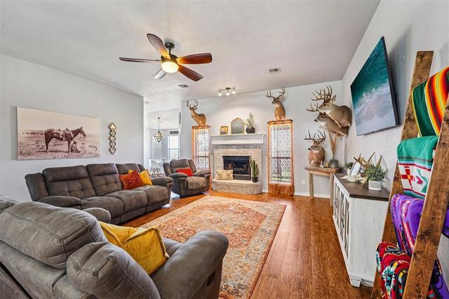 1415 Cherokee Lane, Blanchard, OK 73010