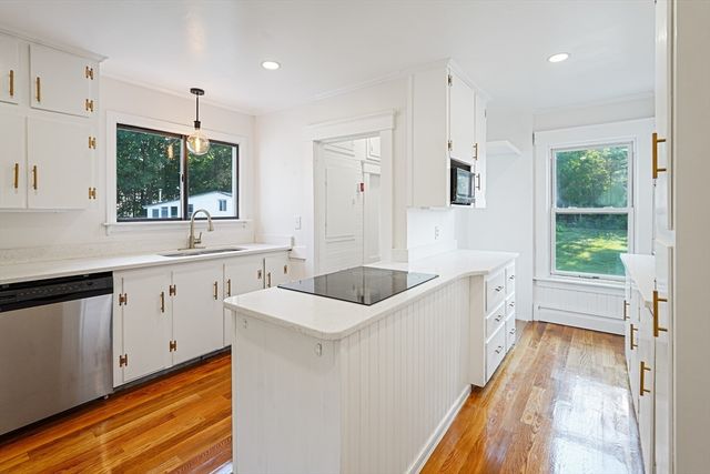 84 E Main Street, Hopkinton, MA 01748