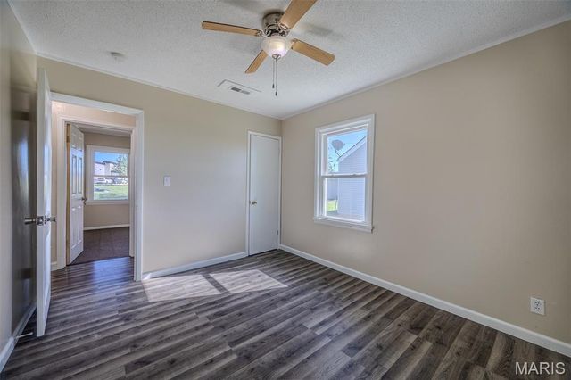 1161 Enfield Drive, Lebanon, MO 65536